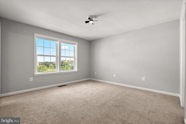 Building Photo - 25628 Pleasant Valley Rd