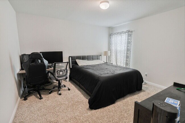 Building Photo - 2111 Rhesus Vw