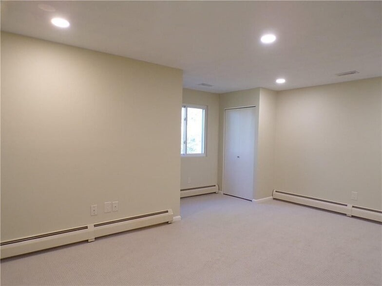 Building Photo - 144 Edaville Ct