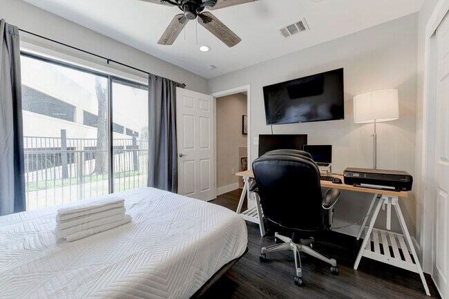 Master Bedroom with Patio and Workstation - 935 La Posada Dr