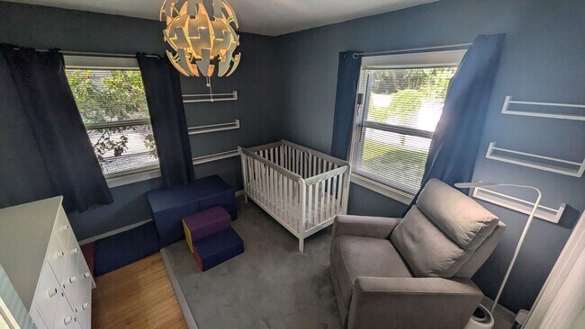 Building Photo - Charming two bedroom one bath cottage with...