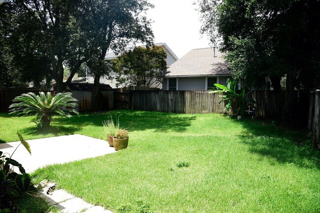 Building Photo - 3 Bedroom in Bluewater Bay!