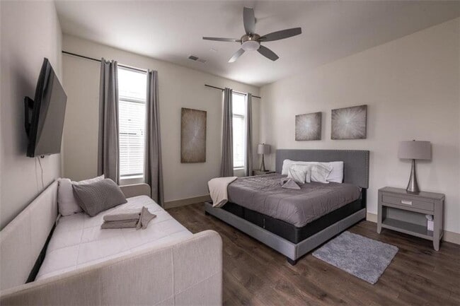 Building Photo - 37 Reynolds Square Ln