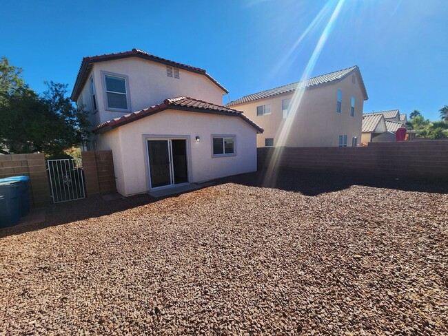 Building Photo - Beautiful Three Bedroom Home with a Great ...