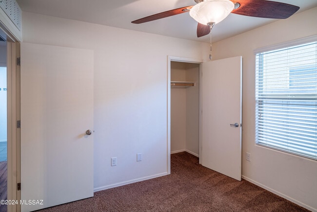 Building Photo - 2011 W Mountain Pointe Dr