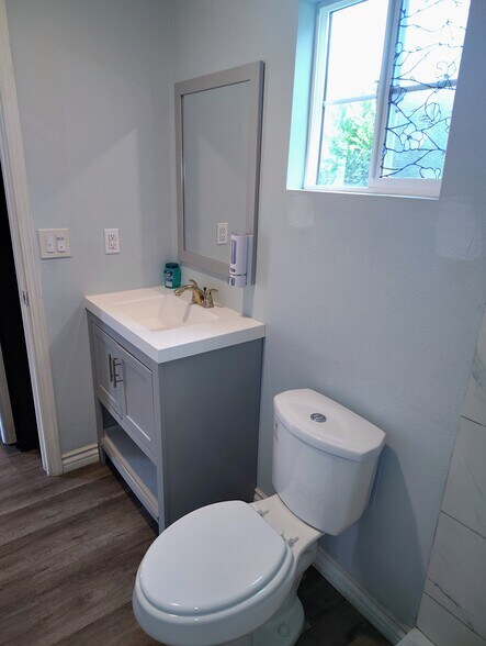 Building Photo - 3530 Las Tunas Pl
