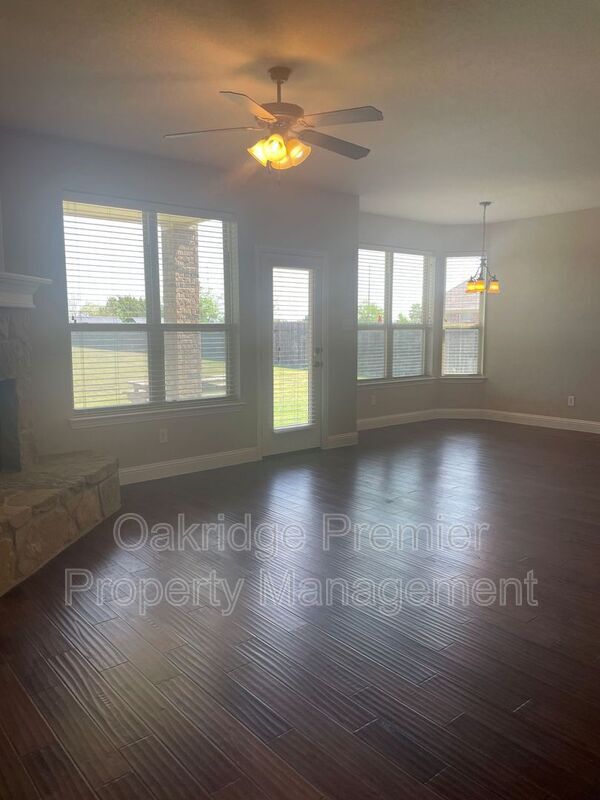 Building Photo - 811 Blue Quail Dr