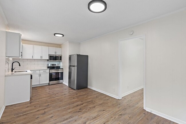 Building Photo - 1541 Cherry Tree Dr