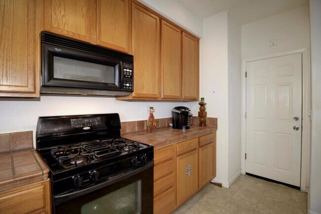 Building Photo - North Natomas 2 Story 3 Bedroom w/ Loft. 2...