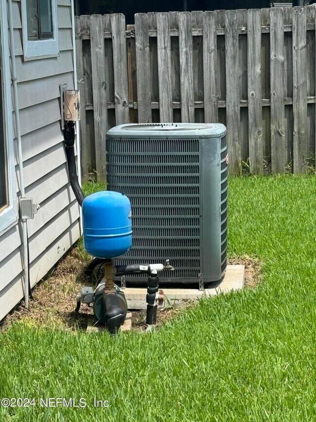 Building Photo - 13572 Lobo Ct