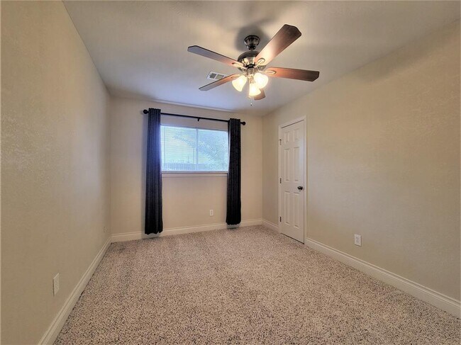 Building Photo - 721 Academy Ln