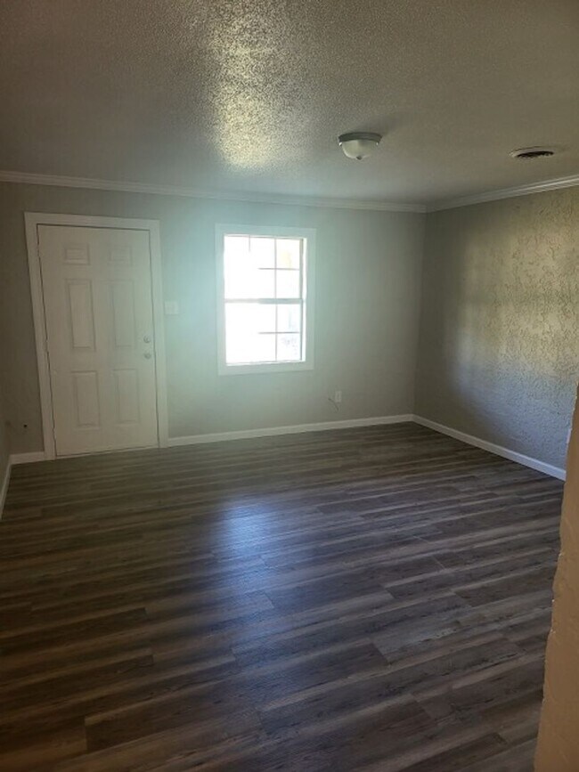 Building Photo - Your Apartment is Waiting!