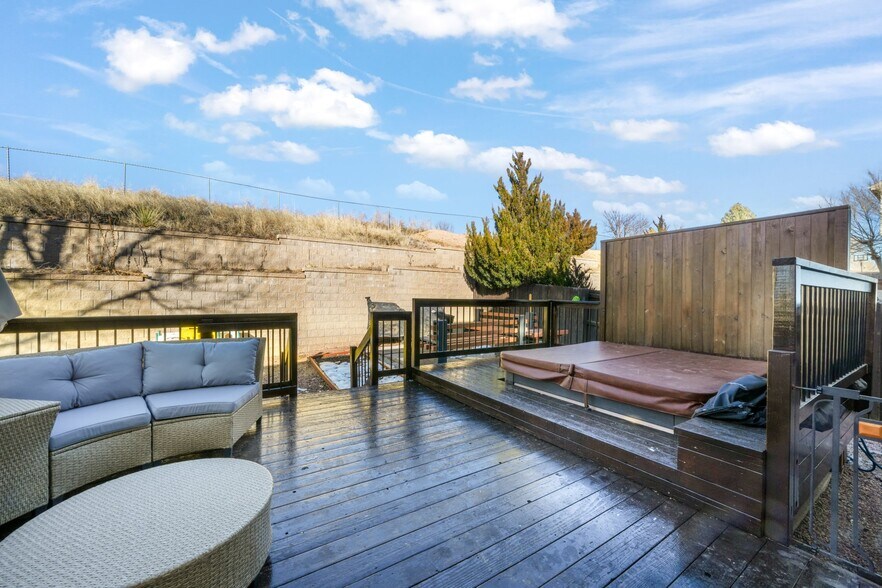 Building Photo - 6710 Camino Del Rey