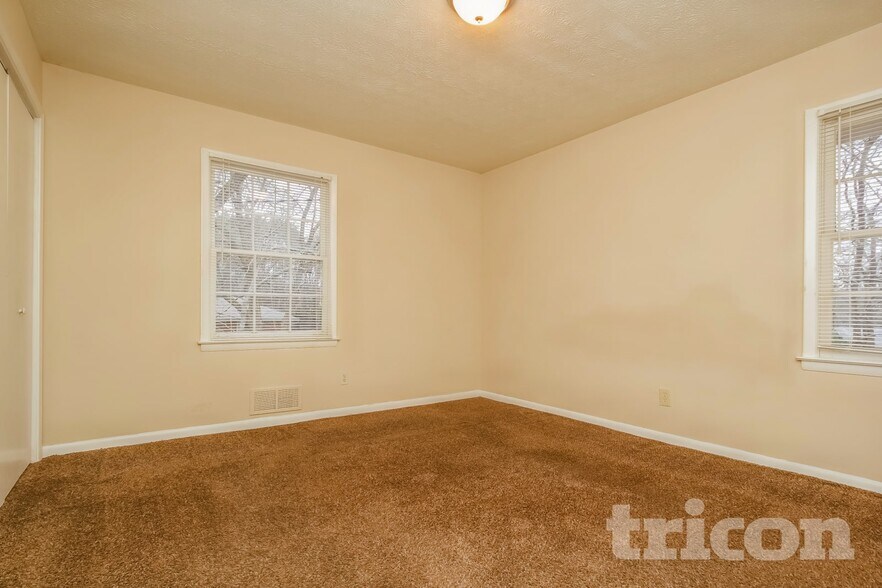 Building Photo - 3842 Wesley Dr