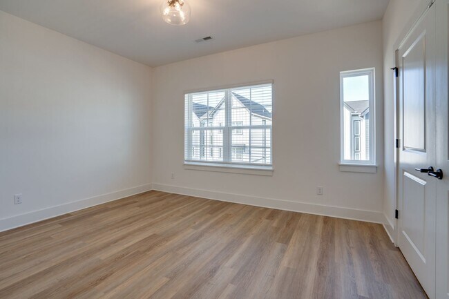 Building Photo - Madison new construction in gated community, pet friendly, 2 car garage, $500 off first month's rent