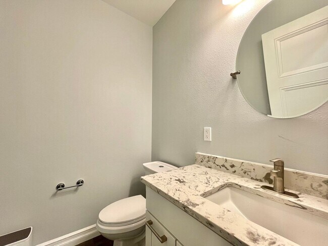 Building Photo - Stunning & Elegant Home Available for Rent!