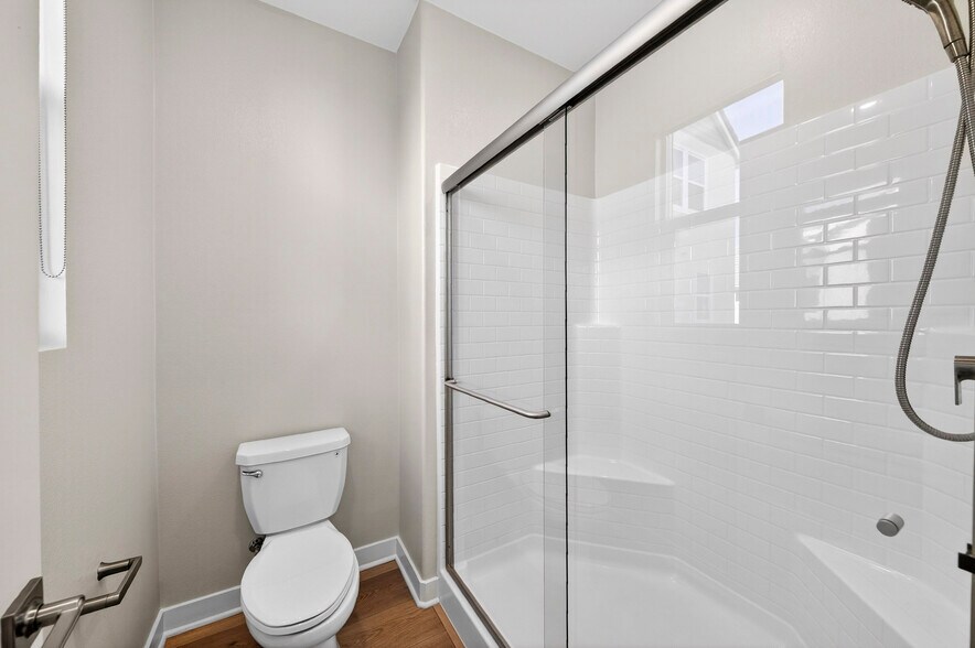 Building Photo - 346 Chorus