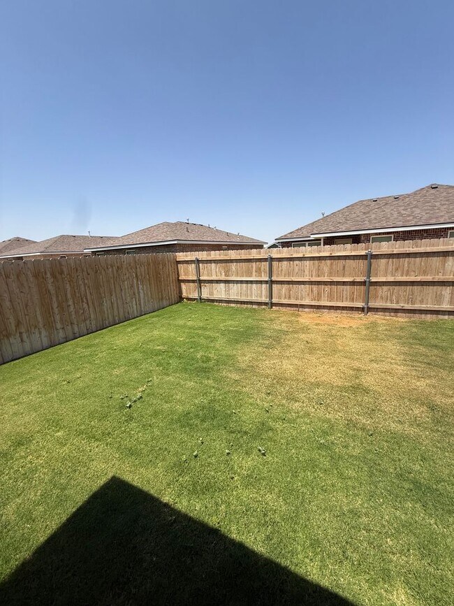 Building Photo - 514 E 24th St