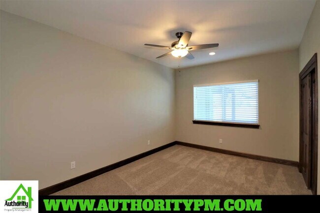 Building Photo - 3071 Bedrock Ln