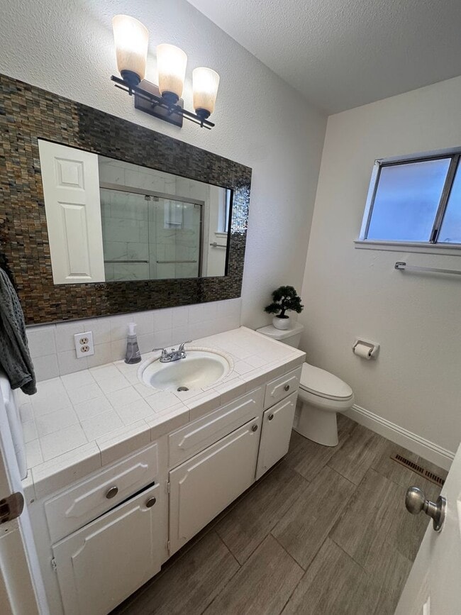 Building Photo - Spacious 3 Bedroom Fresno Home