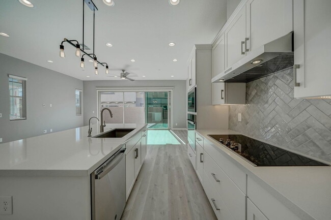 Building Photo - 7439 E Conquistadores Dr