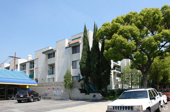 Building Photo - Allen Manor