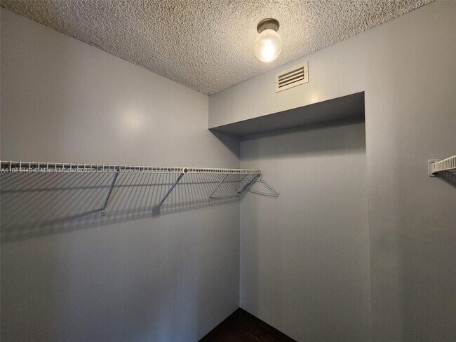 Building Photo - 1150 SW 118th Terrace