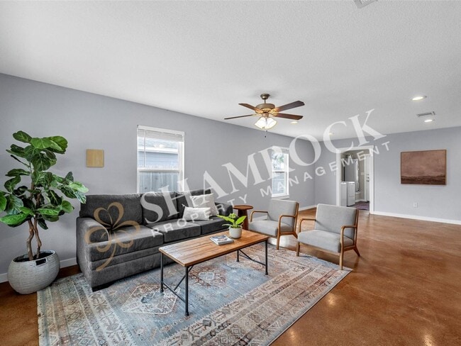 Building Photo - 1107 Primrose Dr