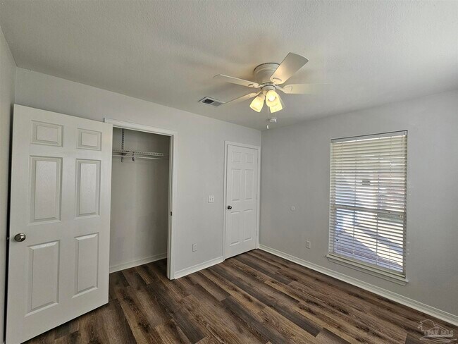 Building Photo - 28 Easton St