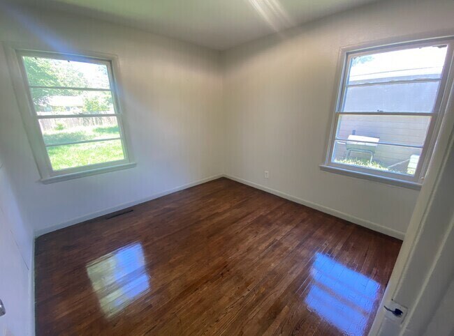 Building Photo - 210 Edgemoor St