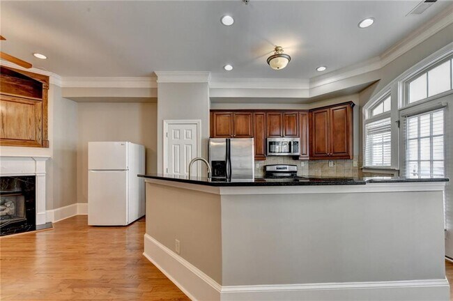 Building Photo - 813 Clifton Heights Ln NE