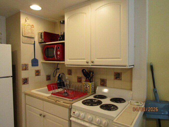 Building Photo - 2204 Perrin Dr