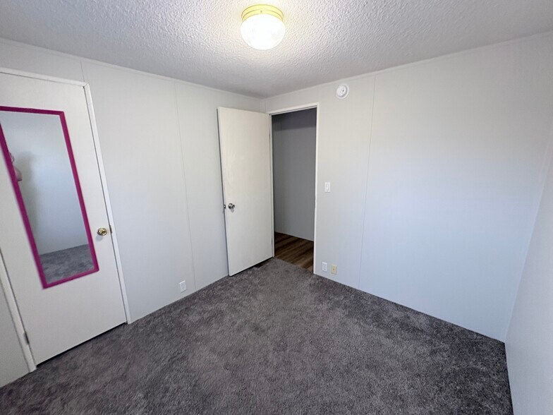 Building Photo - 2250 N Whispering Pnes Dr