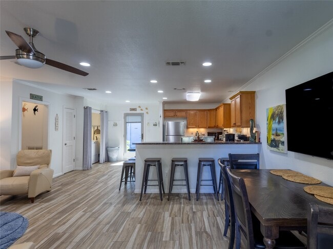 Building Photo - 127 Pompano Ave