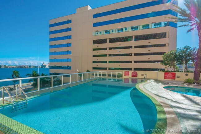 Building Photo - 1551 N Flagler Dr