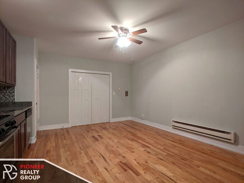 Building Photo - 818 W Diversey Pkwy