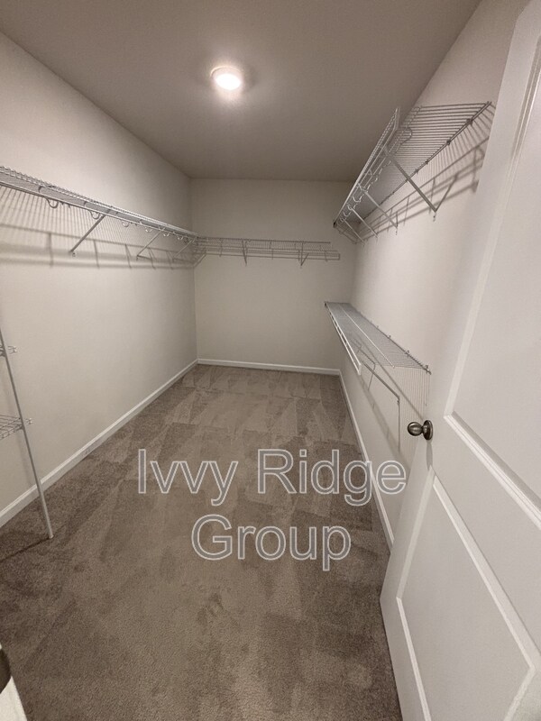 Building Photo - 4867 Tacoma Dr
