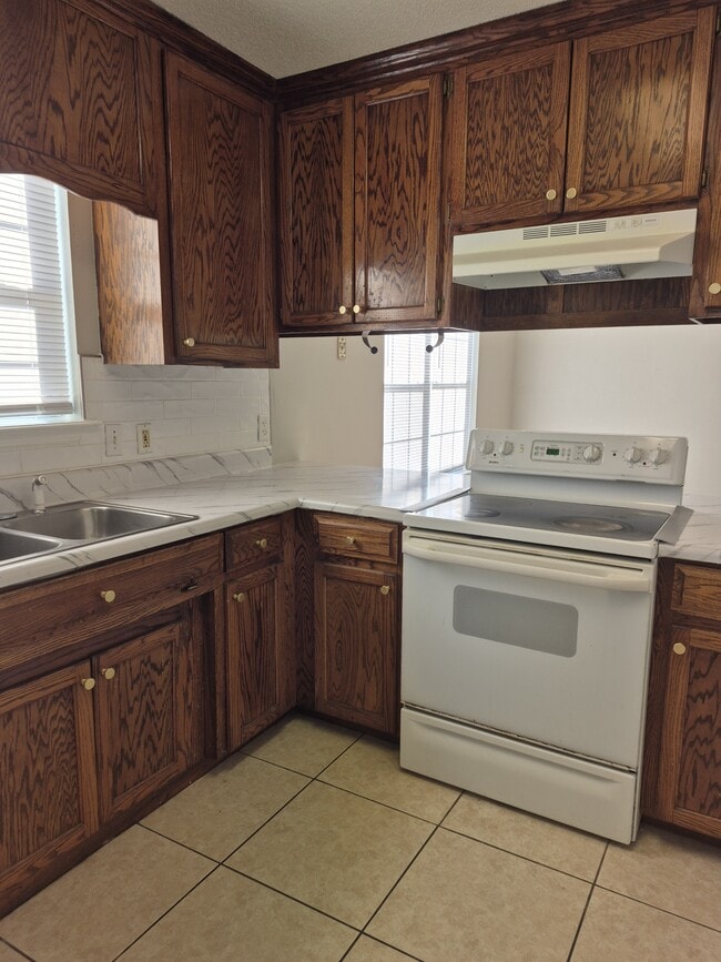 Building Photo - 3053 Schroer Dr