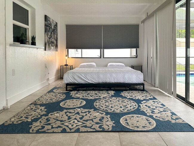 Building Photo - 1311 Cypress Ave