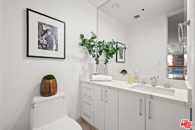 Building Photo - 10750 Wilshire Blvd