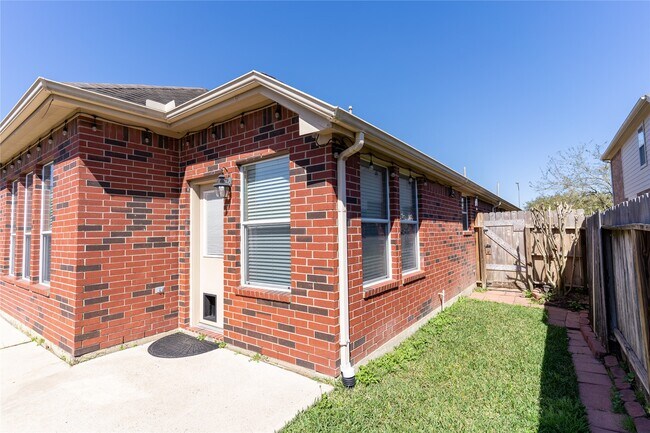 Building Photo - 16123 Hitching Post Ct