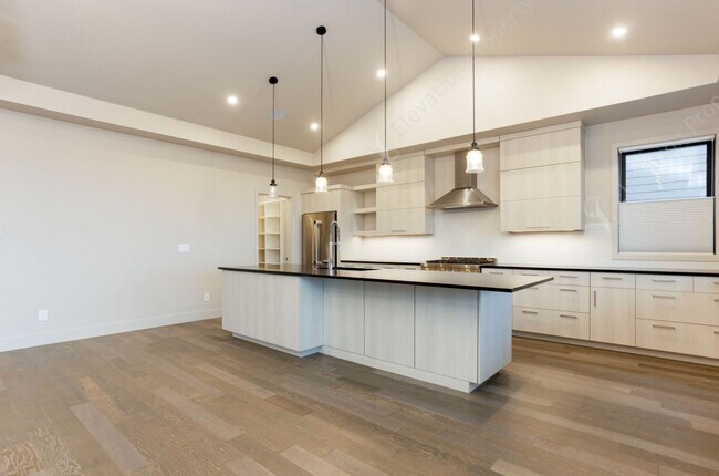 Building Photo - Exquisite Tetherow Living with Resort Memb...