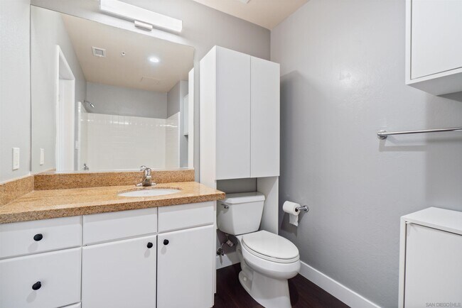 Building Photo - 445 Island Ave