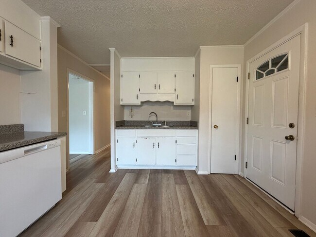 Building Photo - Large 4/2 with finished basement/bonus room- $1,895