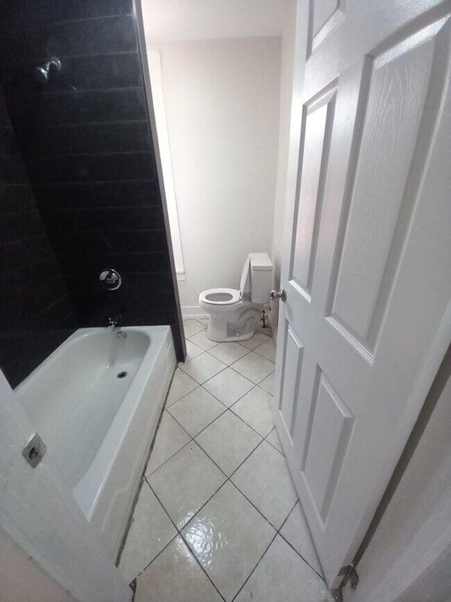 Building Photo - Fully remodel 4 bedroom house with 1.5 bath