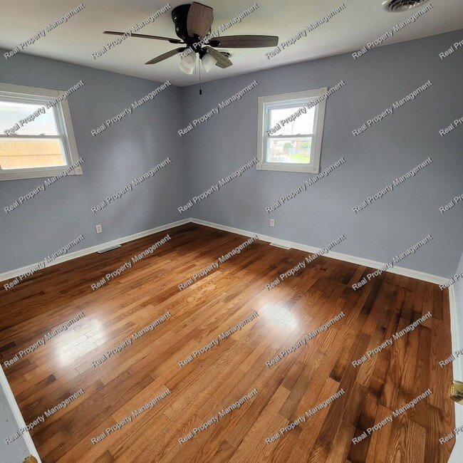 Building Photo - Updated Four Bedroom Hobart Ranch