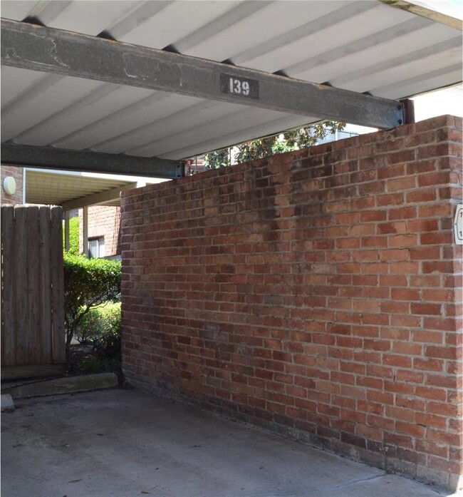 Building Photo - 10176 Oakberry St