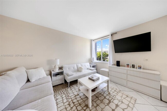 Building Photo - 250 180th Dr