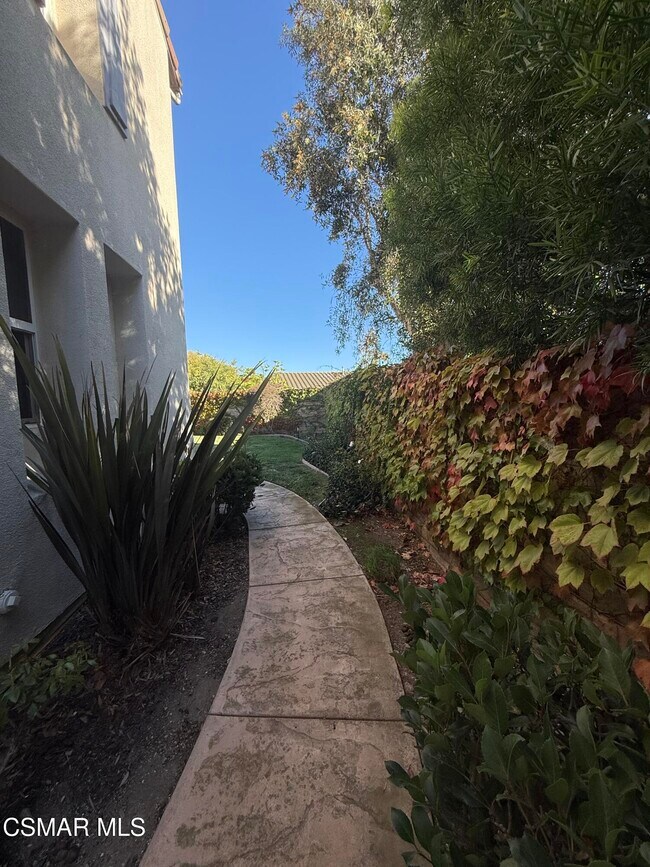 Building Photo - 60 Via el Toro