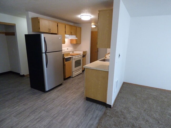 Building Photo - 3 bedroom 2 bath! East Lancaster
